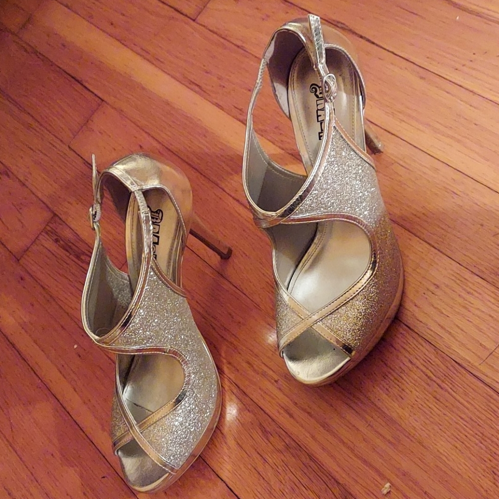 Heels - Picture 2 of 2